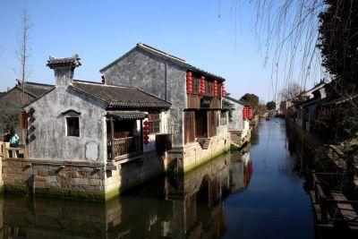 游客入住兵马俑主题民宿 称晚上恐怖氛围拉满